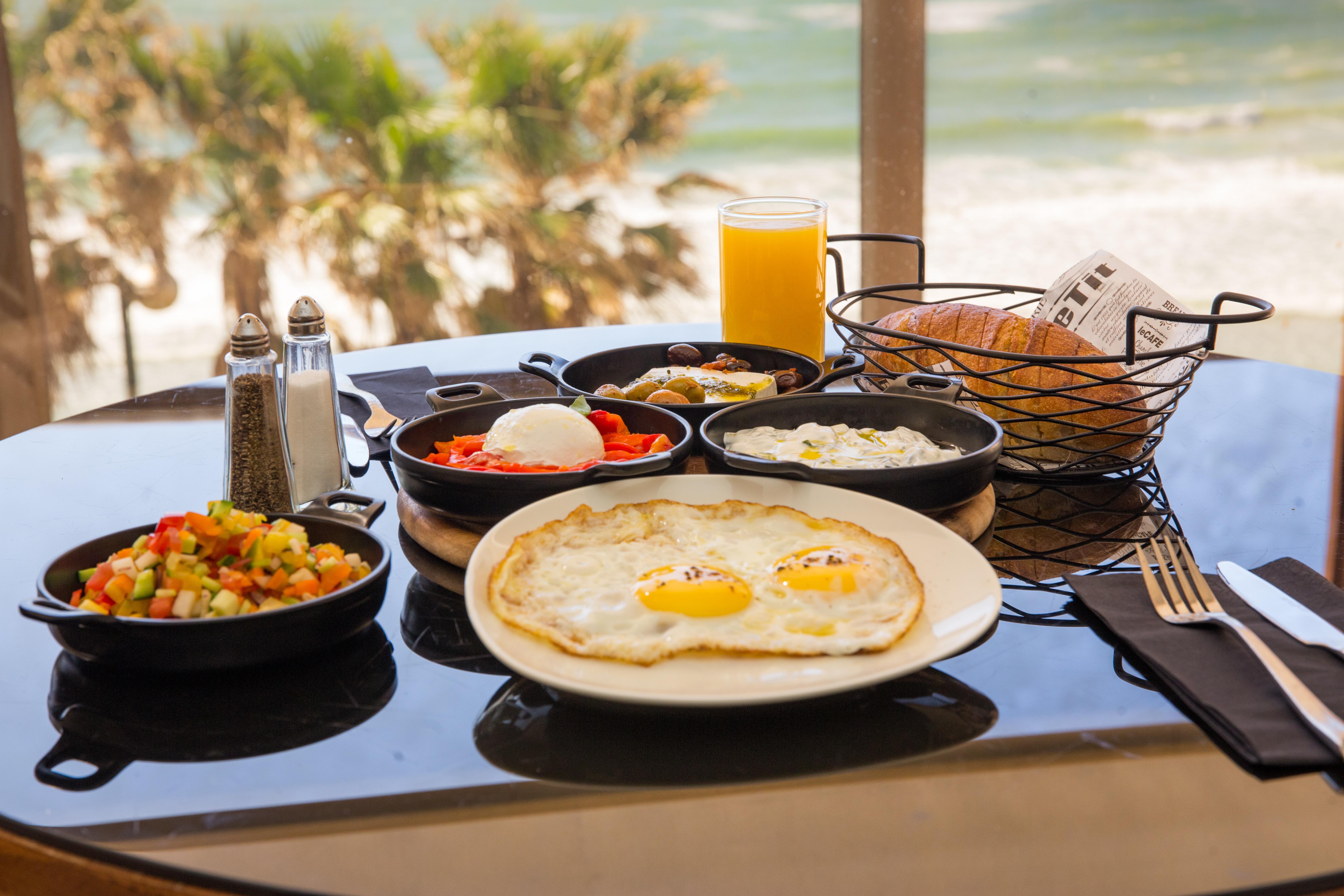 Daniel Herzliya Hotel Екстер'єр фото Israeli breakfast