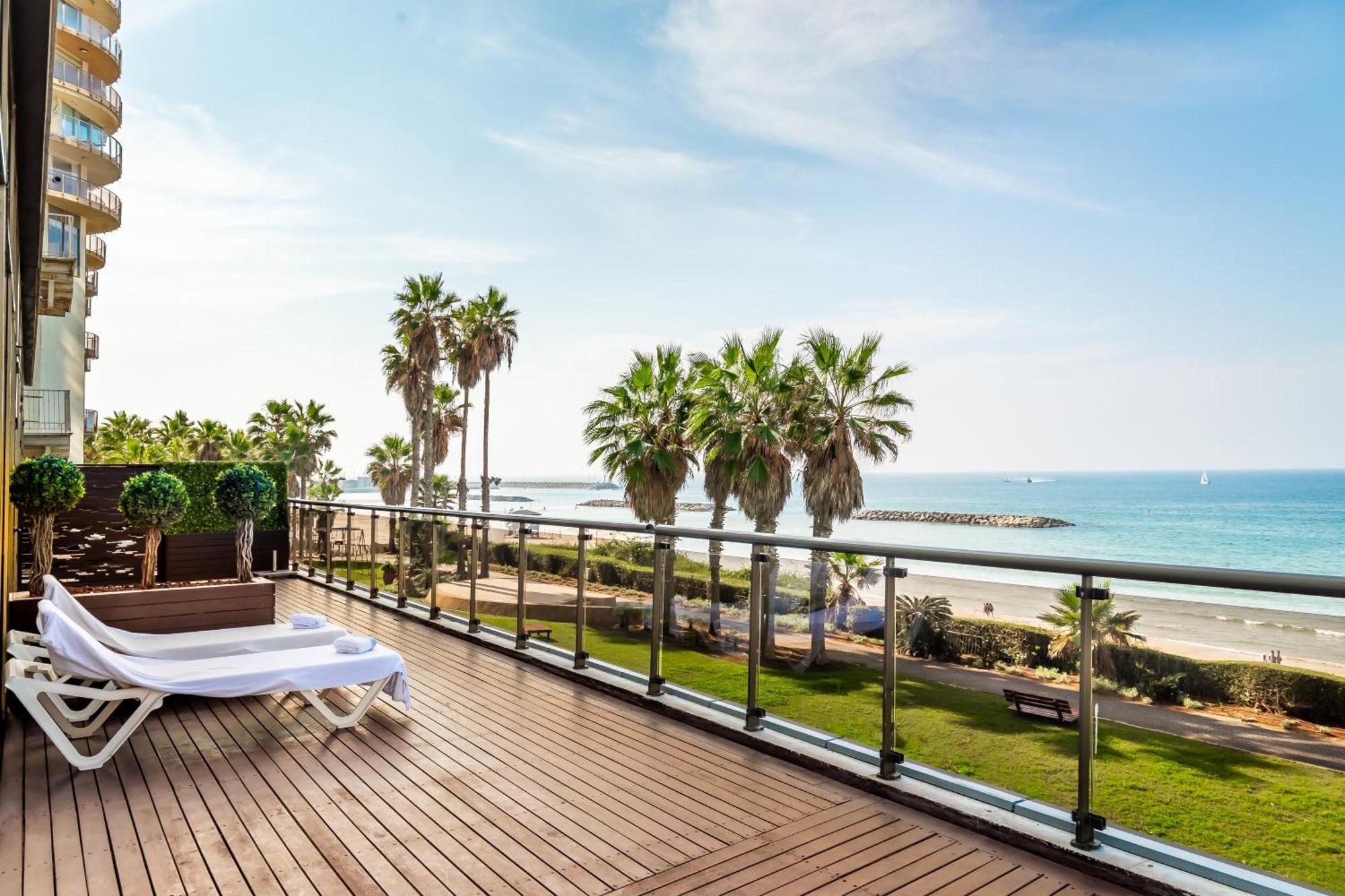 Daniel Herzliya Hotel Екстер'єр фото View from the balcony of a suite at the Hilton Tel Aviv