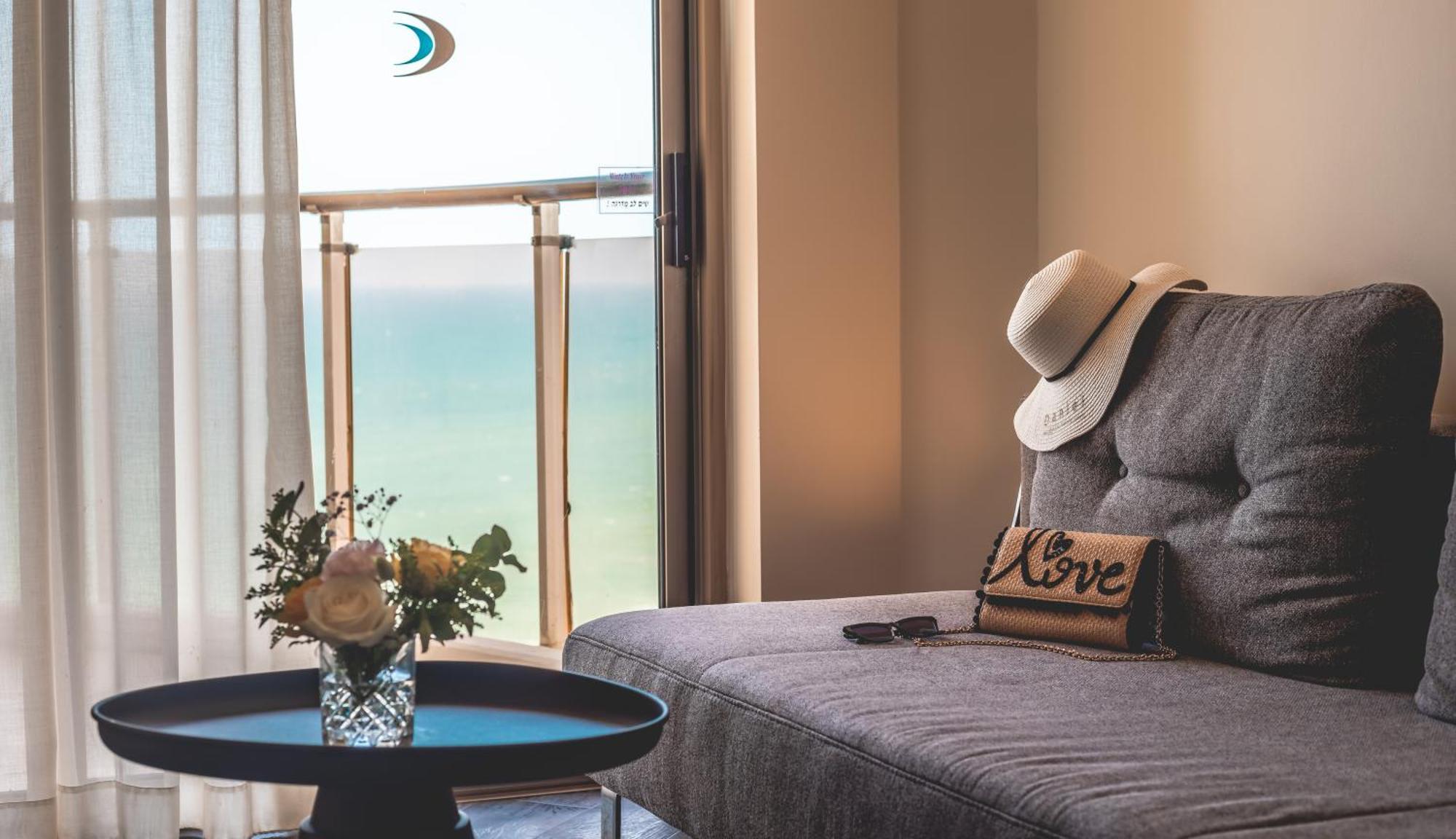 Daniel Herzliya Hotel Екстер'єр фото A room at the hotel